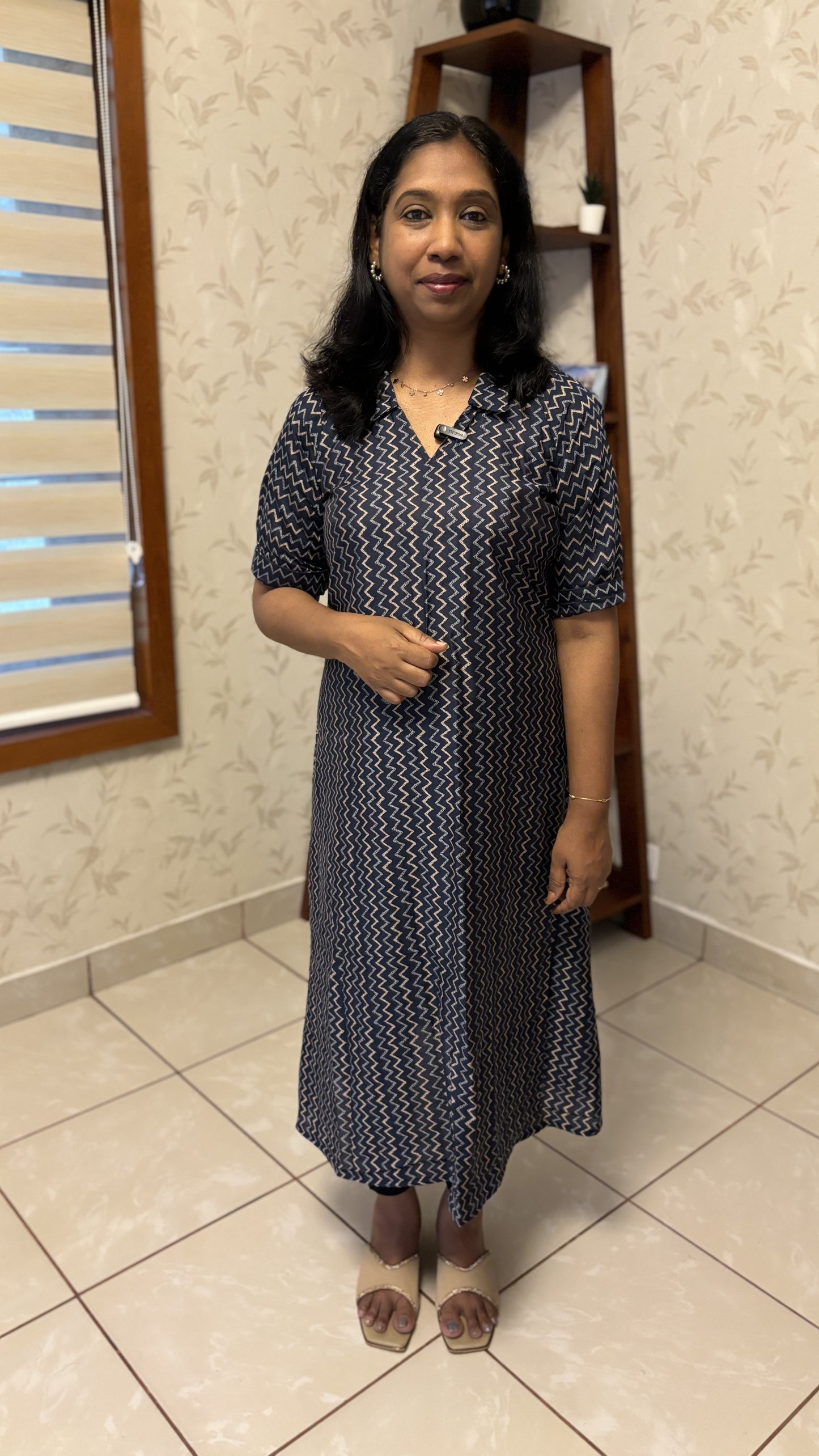 Maanvi Muslin A-Line Kurti with V-Neck Shirt Collar & Zigzag Print | MA-2009