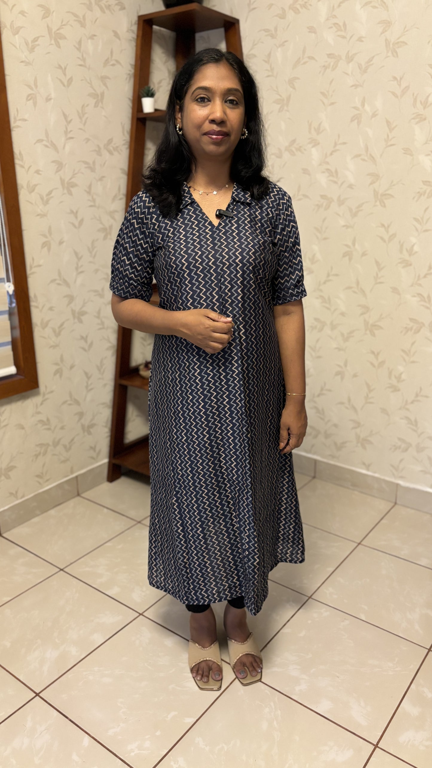 Maanvi Muslin A-Line Kurti with V-Neck Shirt Collar & Zigzag Print | MA-2009