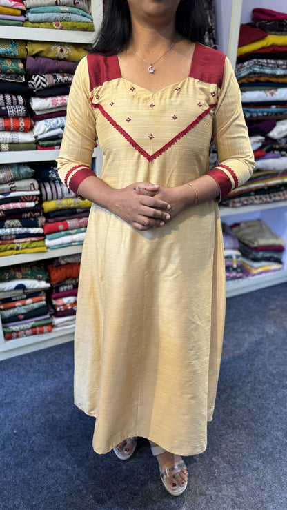 Maanvi Dark Ivory & Maroon Slub Cotton A-Line Kurti with Hand Embroidered Bhutta, Lace & Patch Work | MA-2079