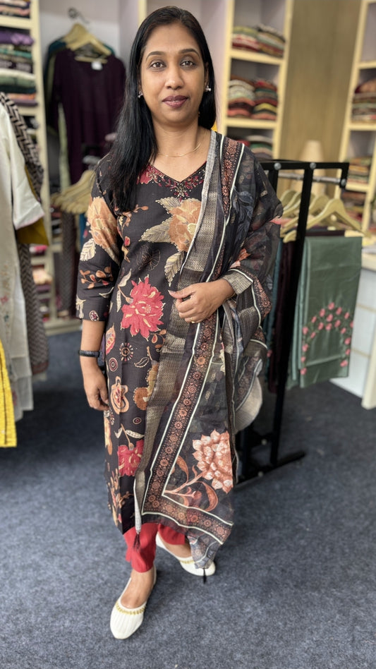 Black Floral Printed Kurti with Dupatta – Elegant Daily & Semi-Party Wear